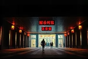 《三十七度整》病房窗外透进的光与体温计