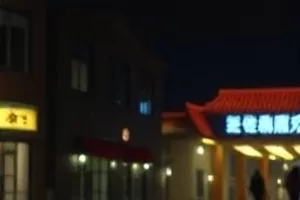 《会呼吸的墙》斑驳墙面上的光影移动